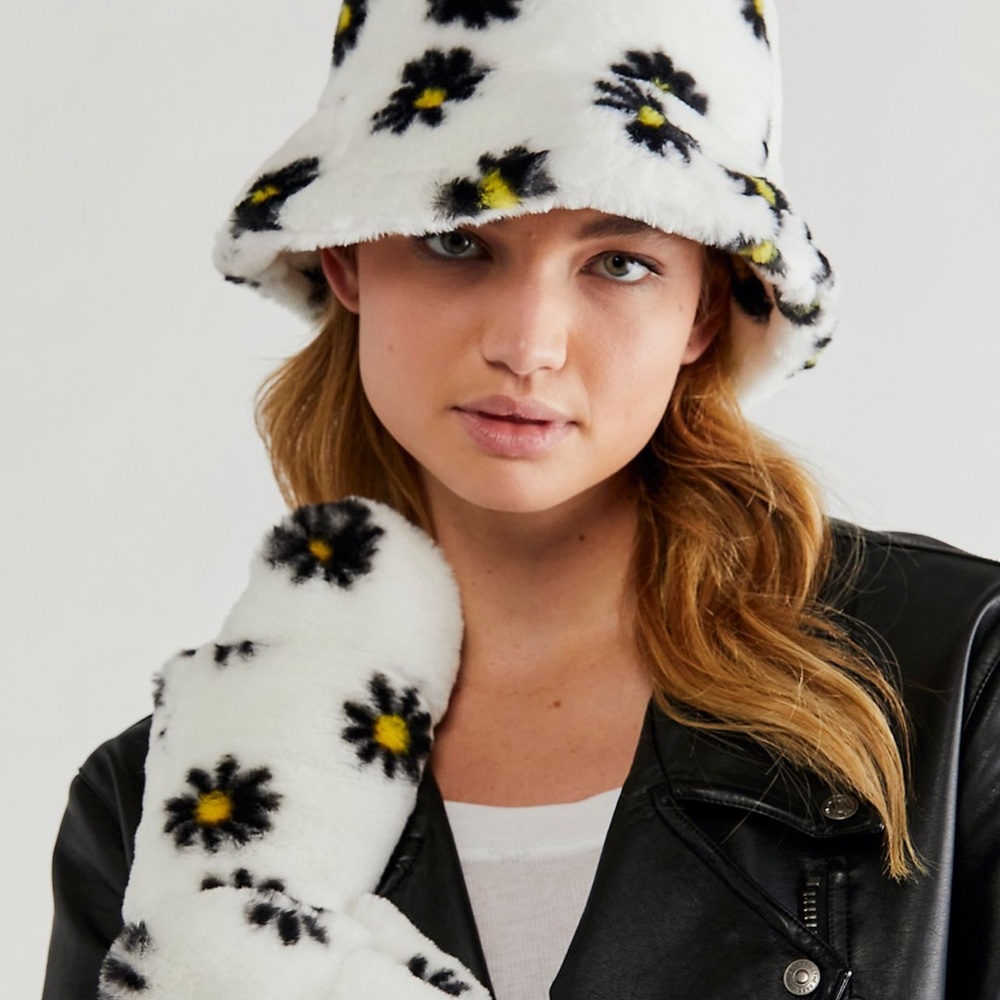 Free people lazy daisy plush set